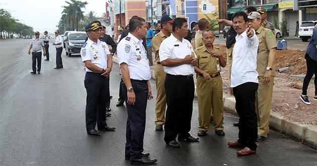 1PELEBARAN JALAN PALM SPRING.jpg